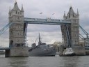 NE Brasil passando sob a Tower Bridge em 2006 - Londres, Reino Unido